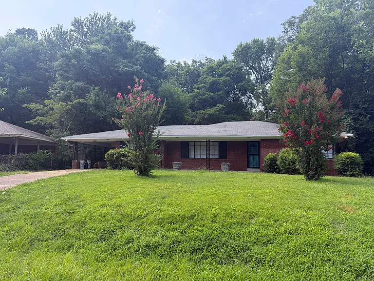1562 Jay Cv — Photo 1