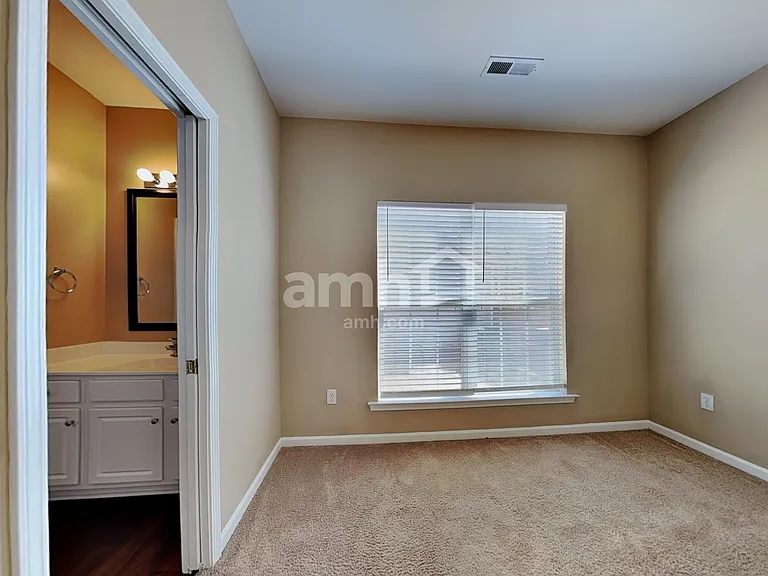 808 Bindon Ln — Photo 20
