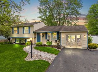 6254 Wynmoor Dr, Cicero, NY 13039