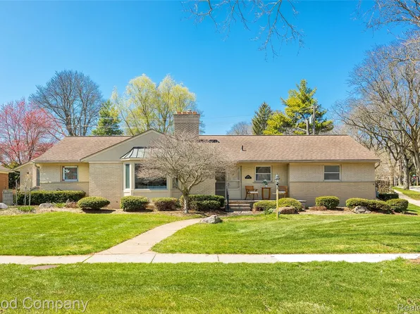 2135 Vinsetta Blvd, Royal Oak, MI 48073