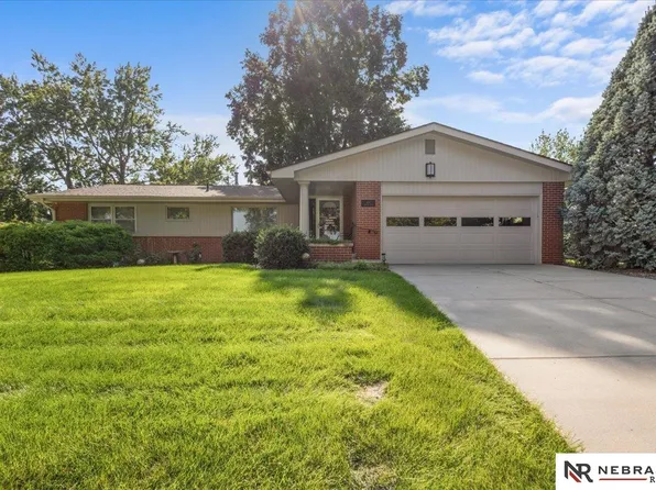 431 Lakewood Dr, Lincoln, NE 68510