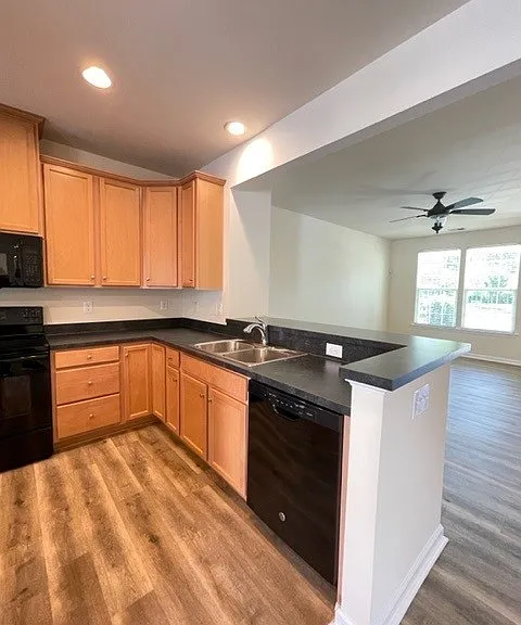 8107 Creekside Village Dr — Photo 11