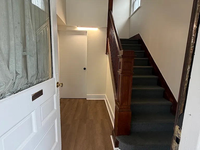 620 S Logan Blvd — Photo 4