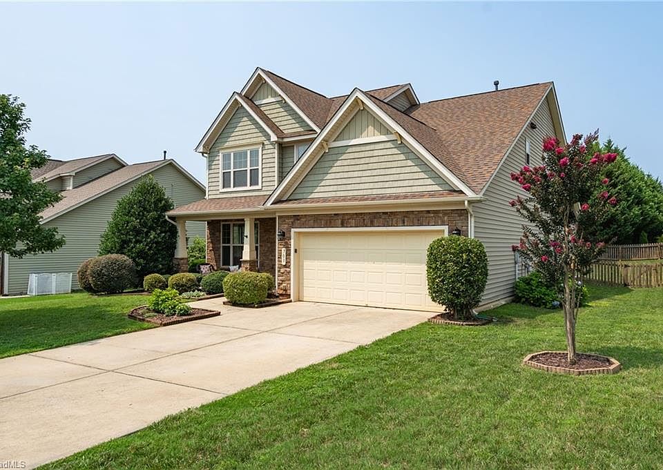 1st image of 703 Fairway Dr