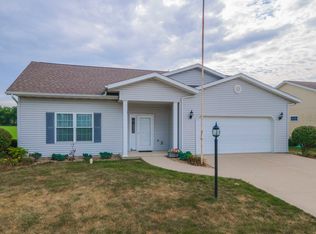 10 Liberty Ln, Clinton, IL 61727