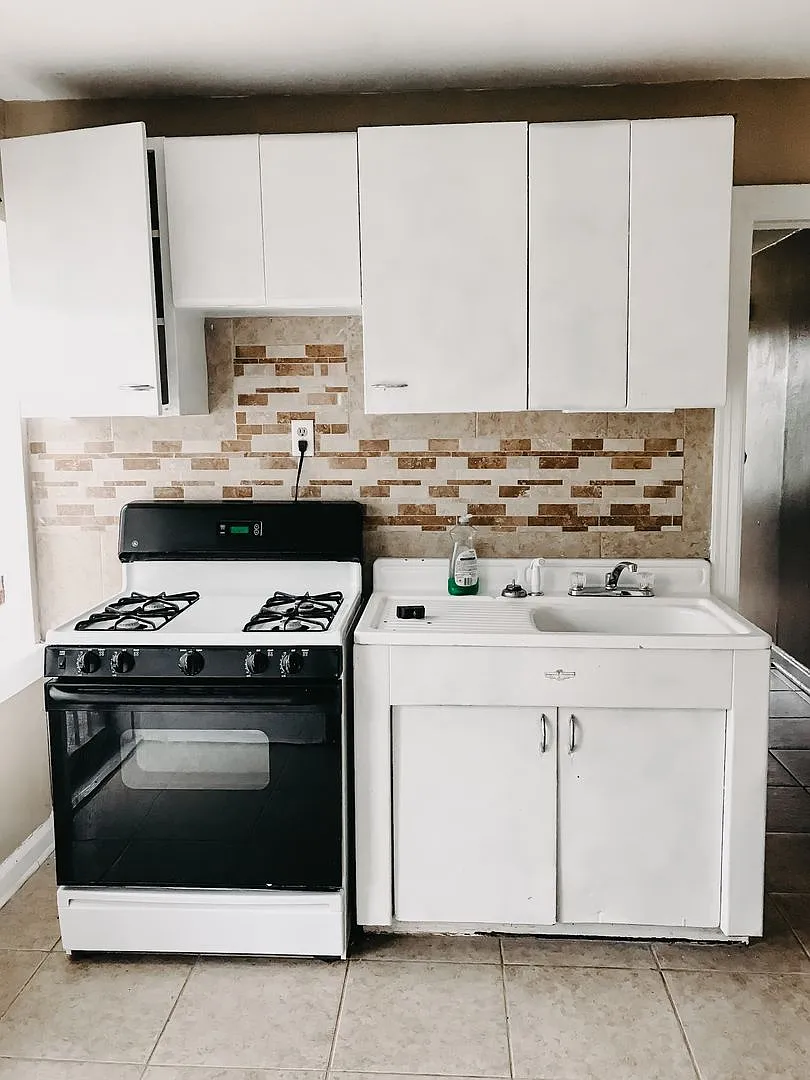 1bdrm duplex — Photo 2