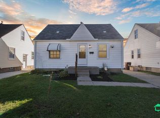 5049 Winifred St, Wayne, MI 48184