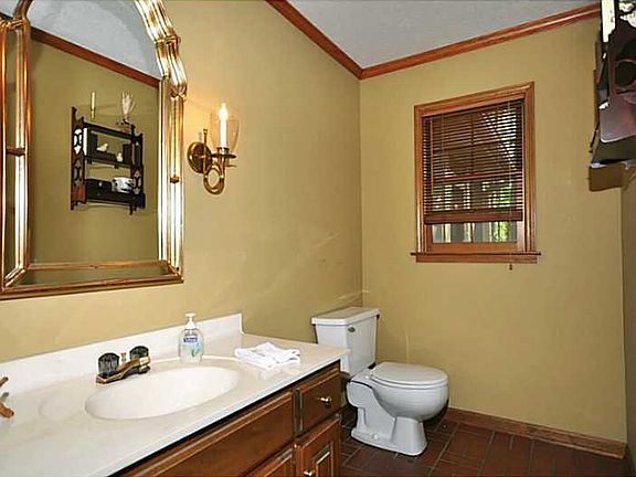3rd image of 1096 Bridgewater Walk