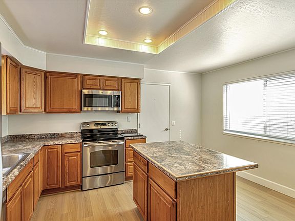 5th image of 15153 Yosemite Way #1