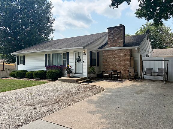 3rd image of 1922 Elmwood Dr W