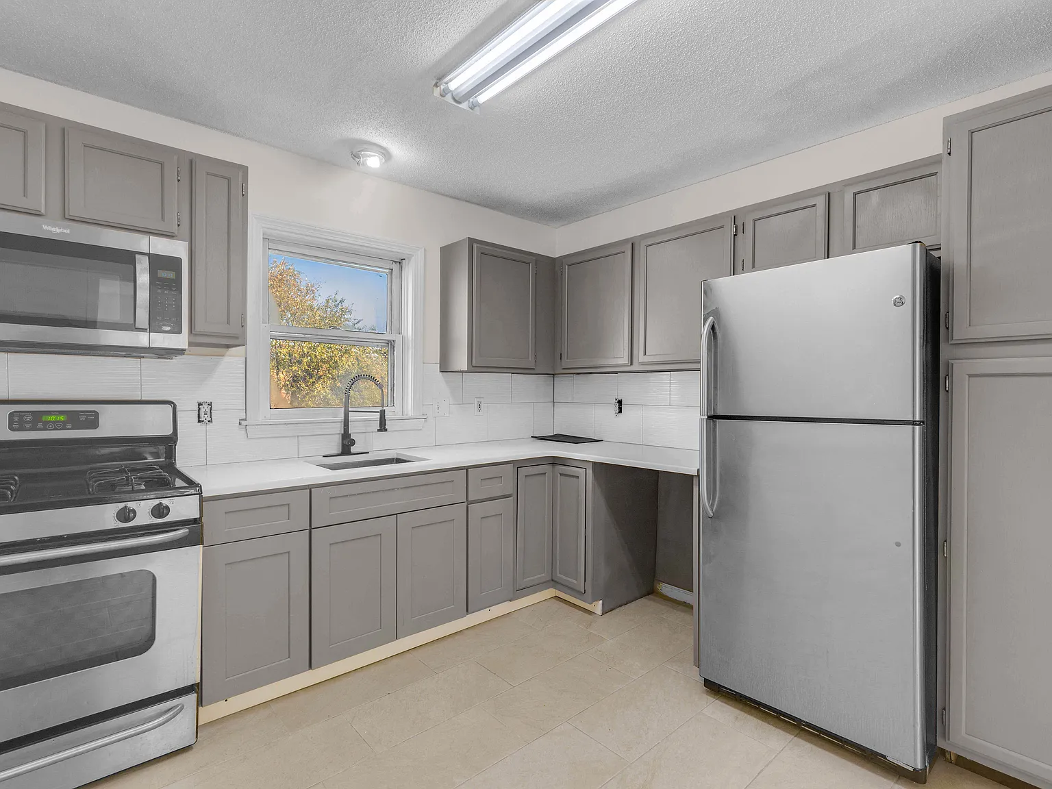 3 bed, 1450 sqft, $2,000 — Photo 1