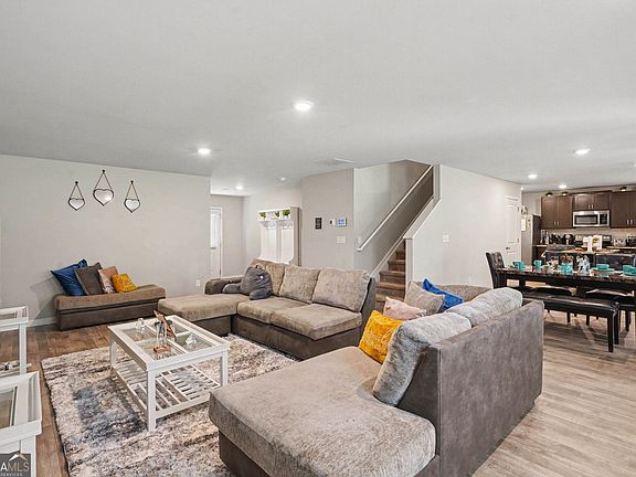 2nd image of 424 Toronto Cir