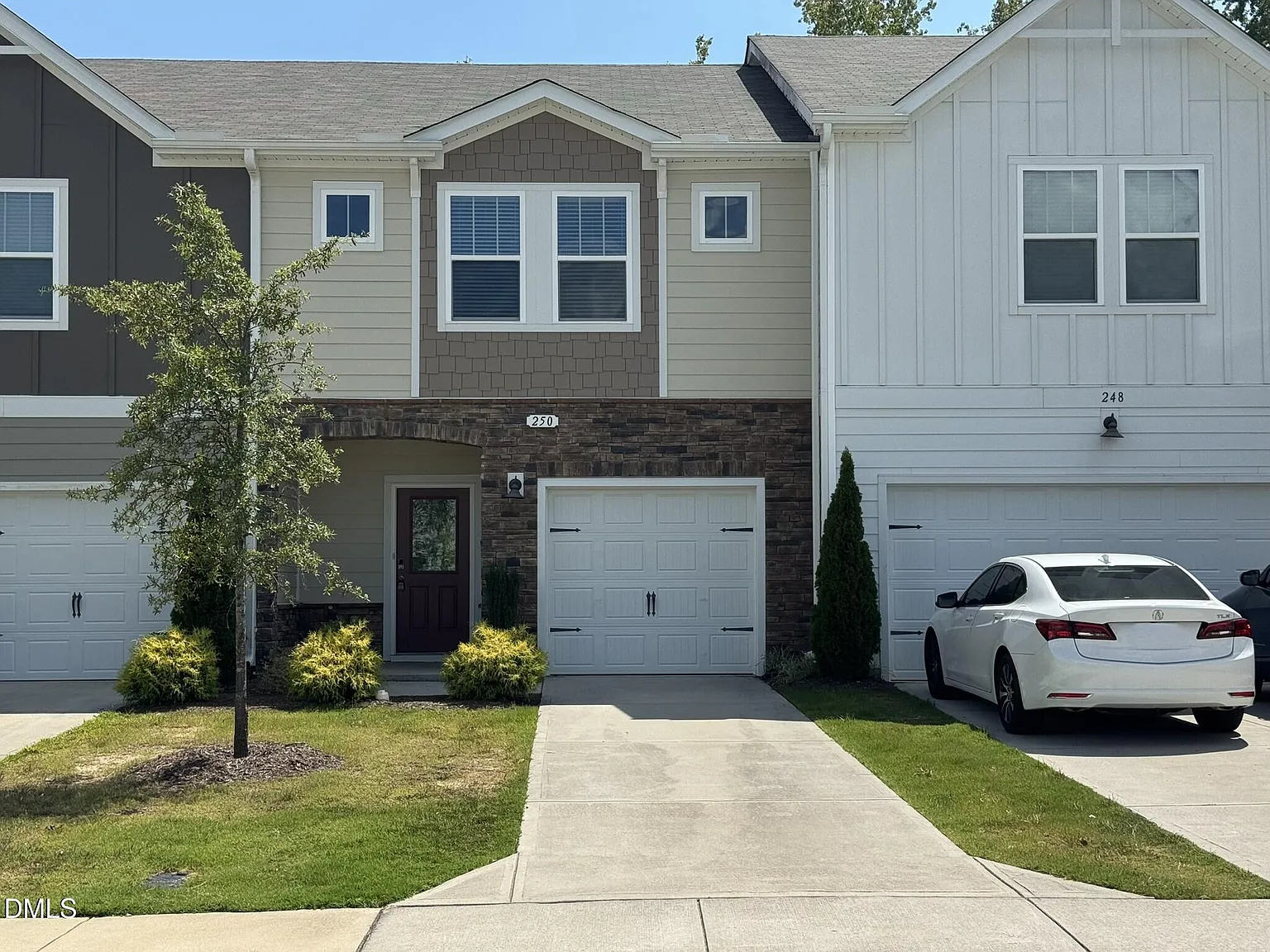 3 bed, 2.5 bath, 1600 sqft, $1,750 — Photo 2