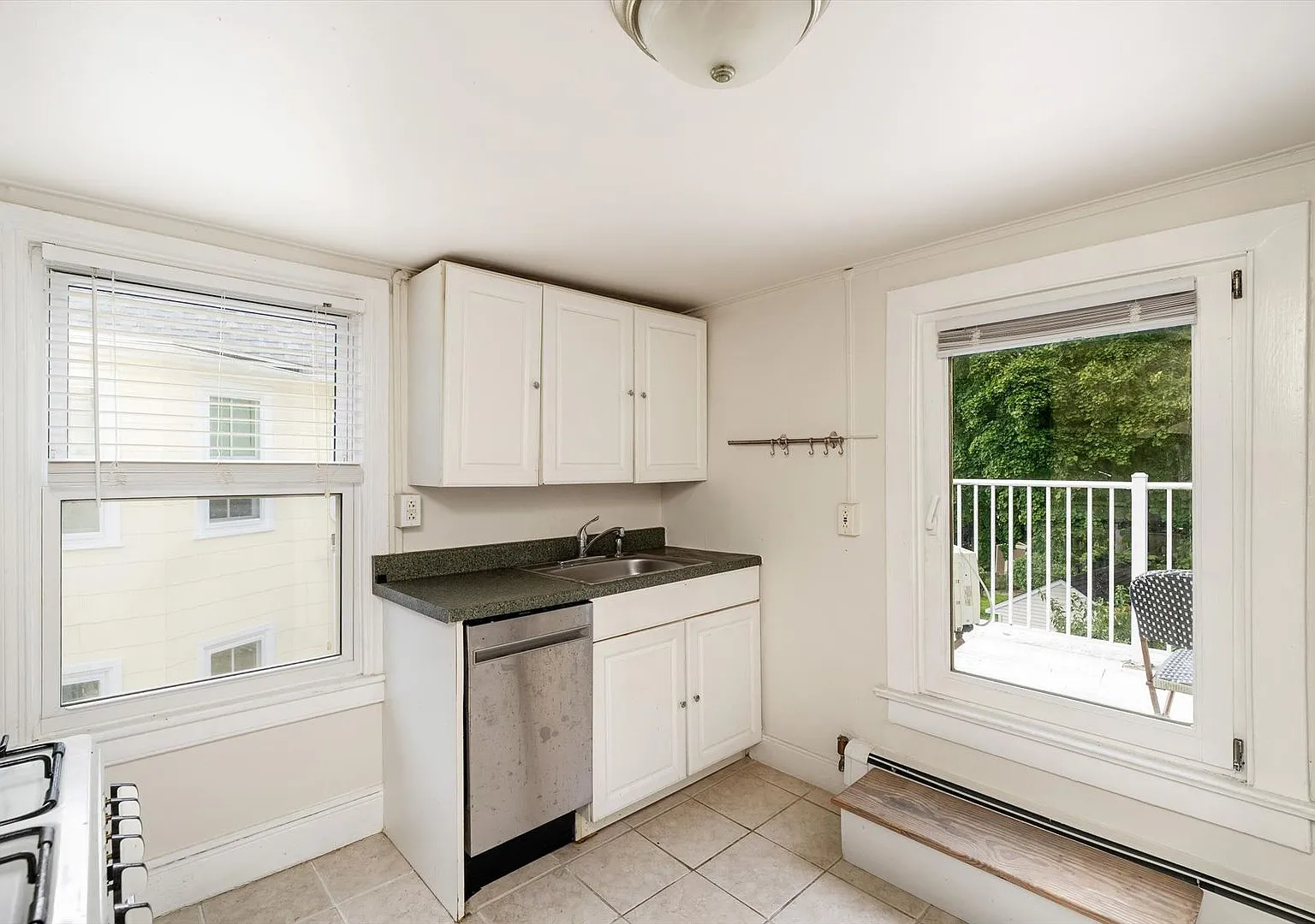 Charming second-floor, one-bedroom rental in Princeton — Photo 1