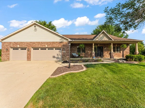 1807 Cypress Pointe Ct, Mahomet, IL 61853