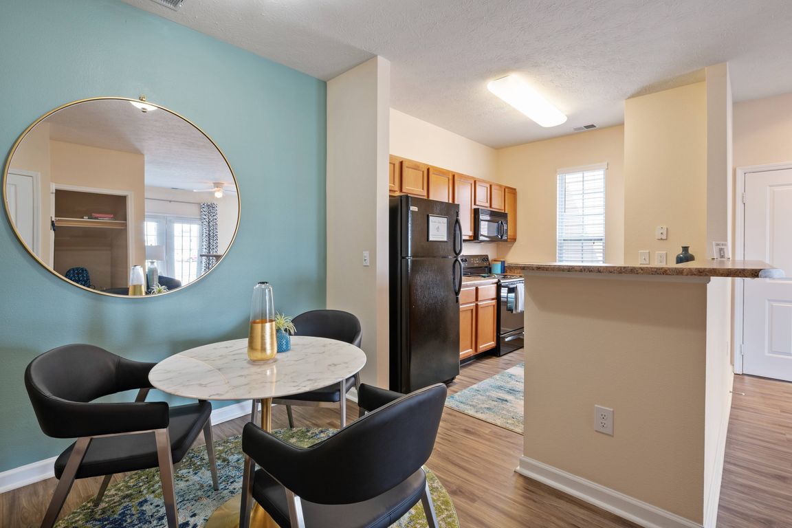 Open Floor Plan Dining and Kitchen Area