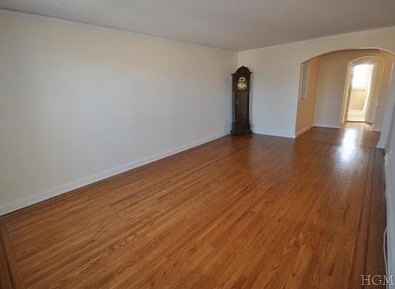 Large living room with covered hardwood floors. Room is 21' x 1
