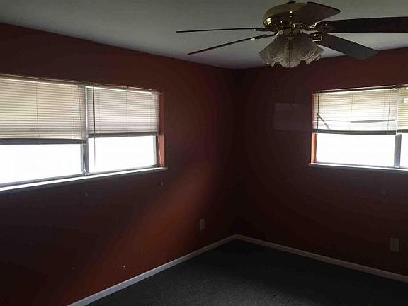 5th image of 510 E Ave E