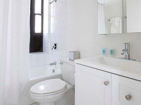 5th image of 150 W 51st St APT 810