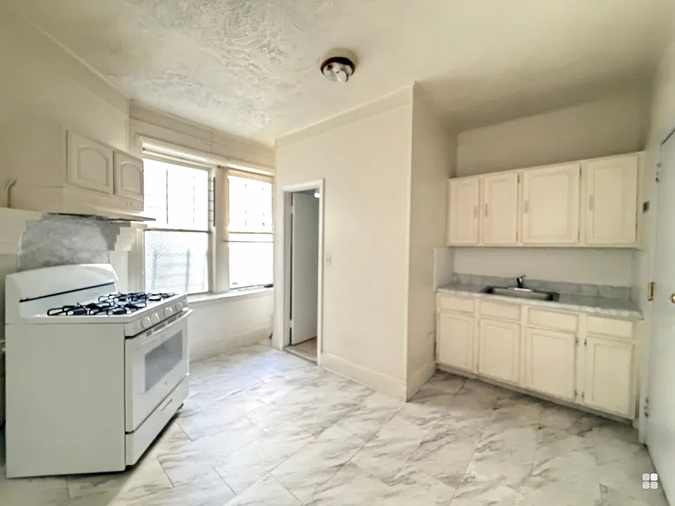 79 Jackson St #4