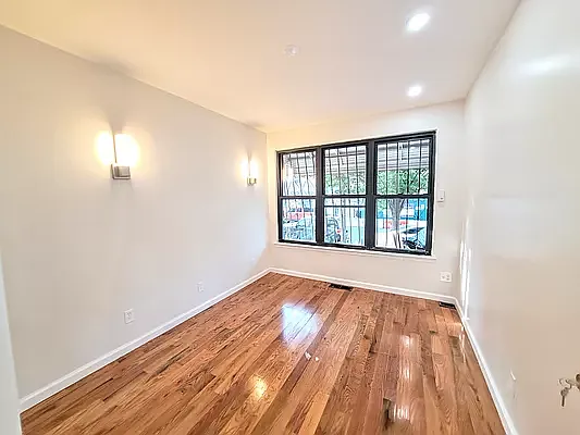 Rented by Friedman Mayer, LREB | media 2