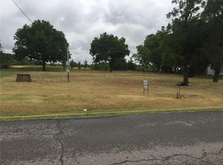 604 E Saunders St, Trenton, TX 75490