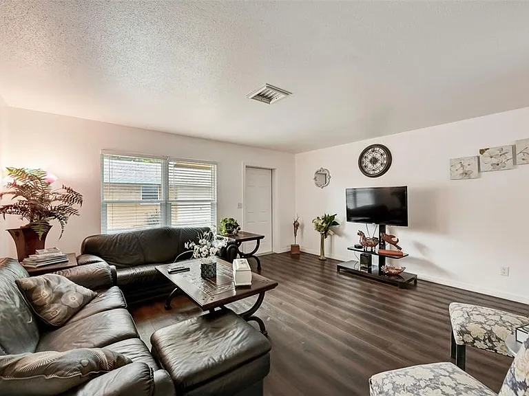 618 S Osprey Ave — Photo 5