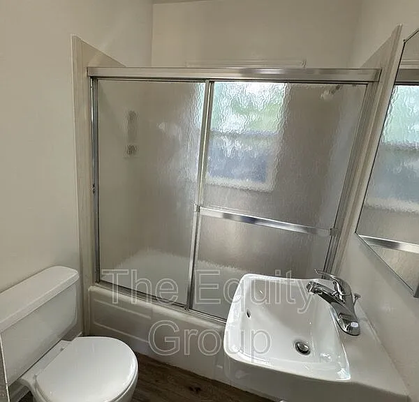 710 E Tulare Ave — Photo 12