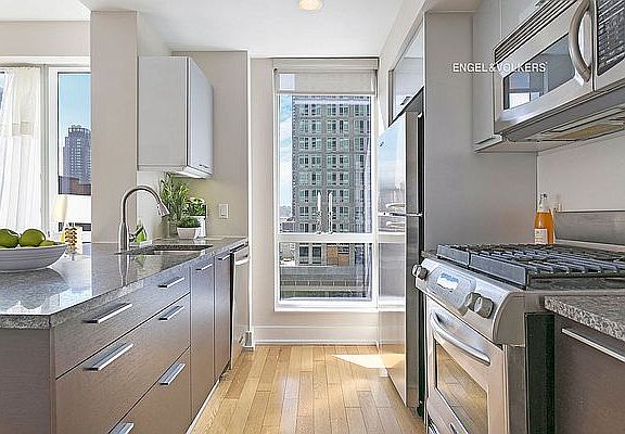 5th image of 350 W 42nd St APT 8L