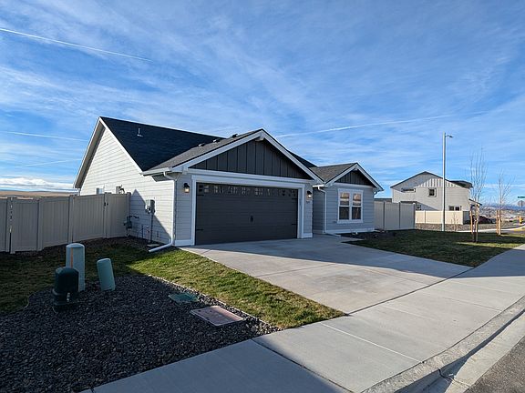 House - front view (corner lot)