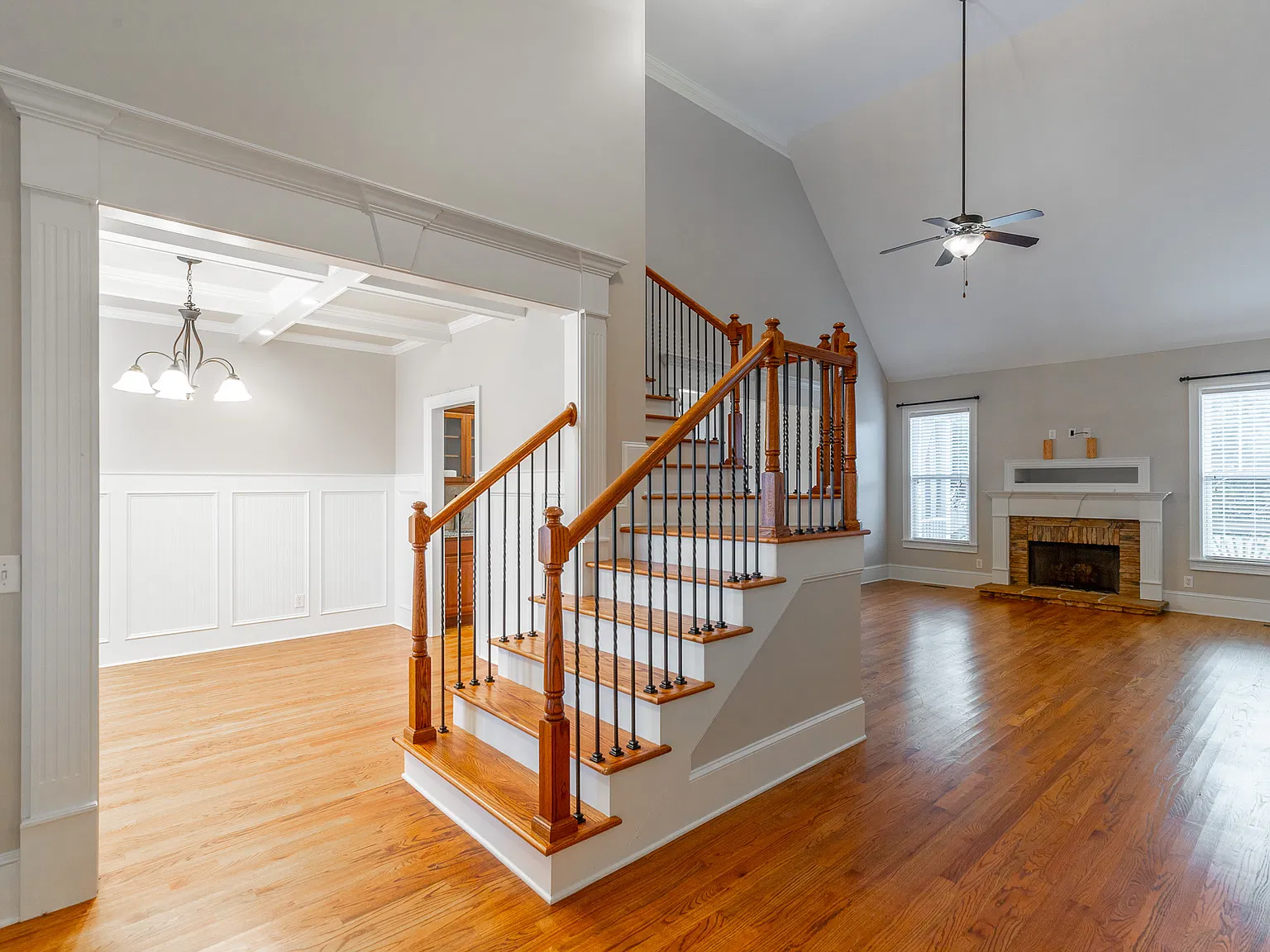 5 bed, 2.5 bath, 2400 sqft, $2,800 — Photo 3