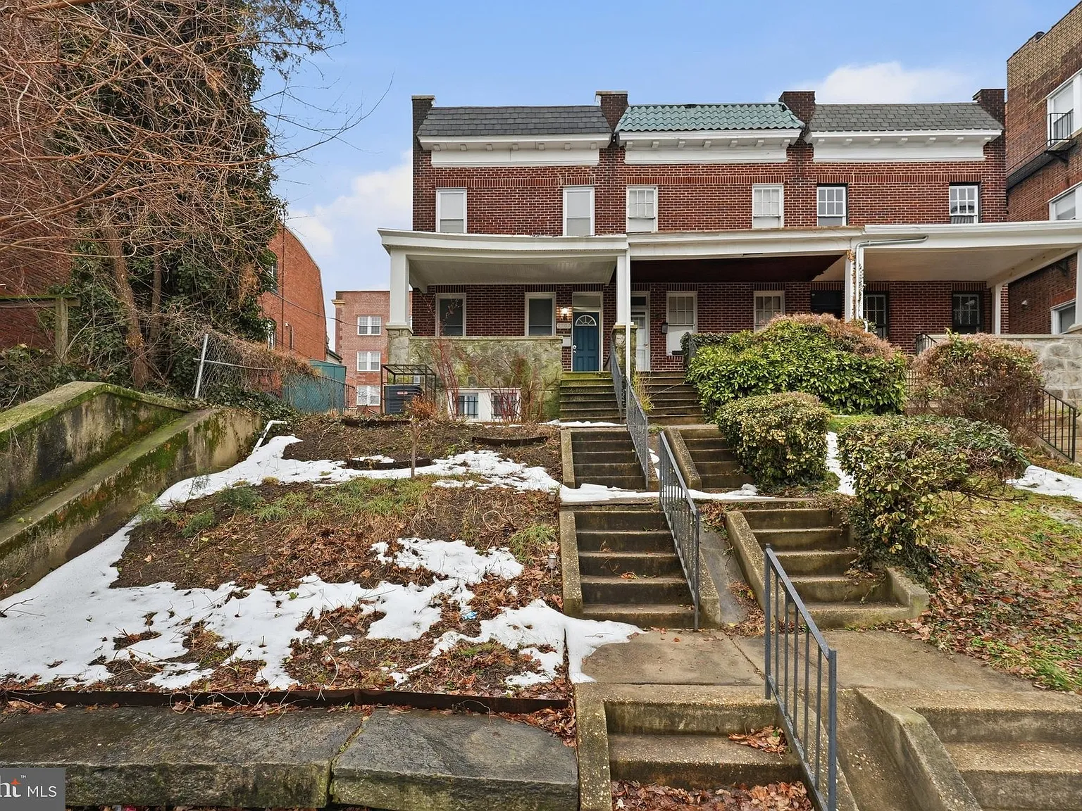 4 bed, 3.5 bath, 2351 sqft, $3,000 — Photo 1