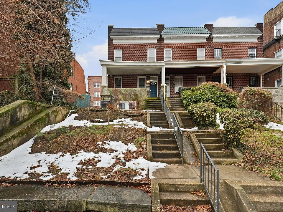 2302 Mount Royal Ter