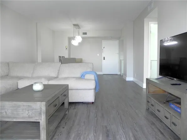 4330 Hillcrest Drive #308, Hollywood, FL 33021