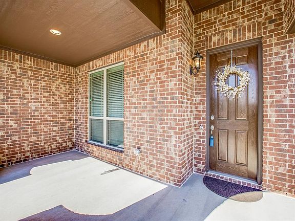 3rd image of 506 Lakeview Dr