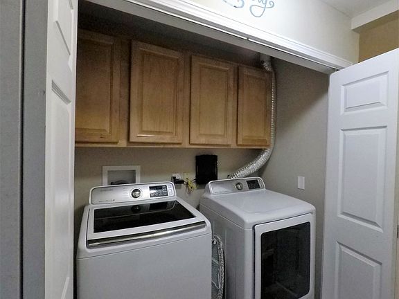 4th image of 808 W 8th St
