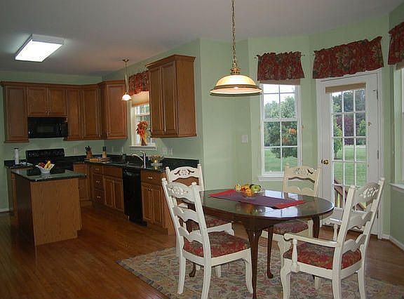 4th image of 1201 Stonegates Turn