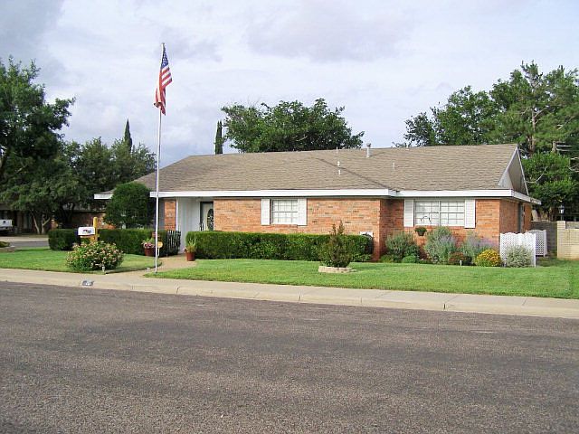 1st image of 10 Twin Oaks Cir