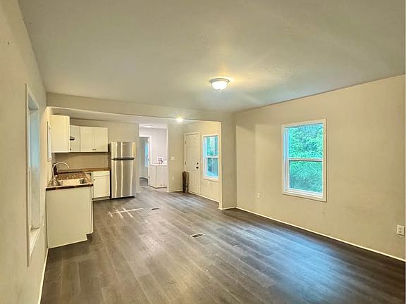 3rd image of 2383 S Riverbend Rd