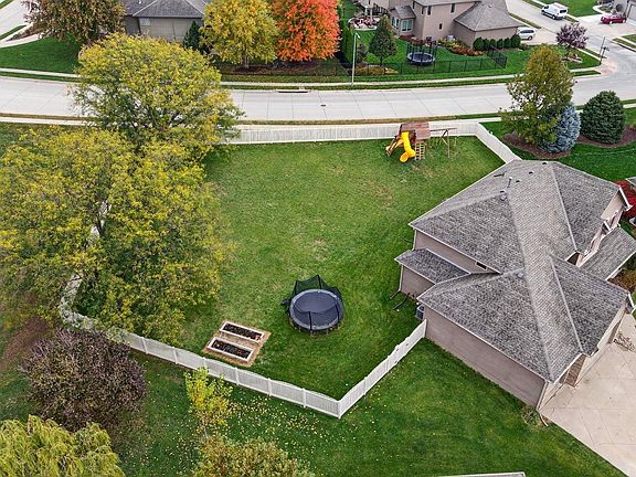 3rd image of 10310 Joseph Cir