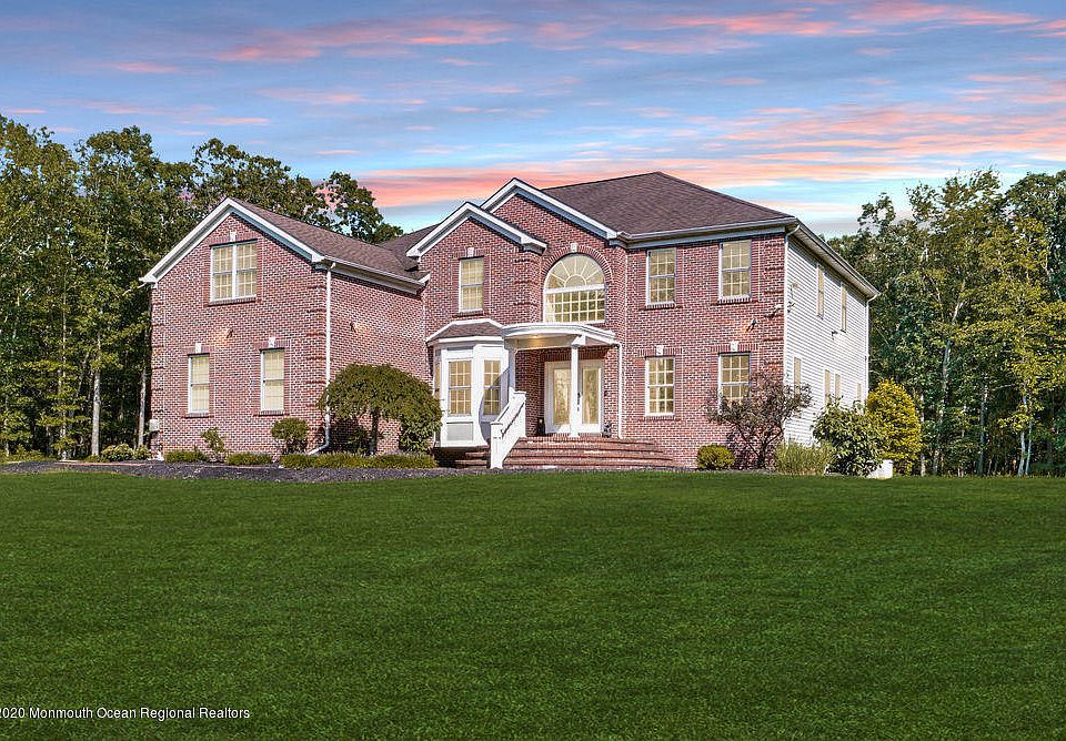 1st image of 2 Pine Dr