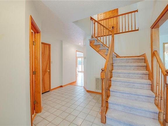 2nd image of 129 Winders Ln