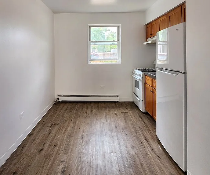 5741 W 35th St #8F — Photo 3