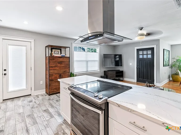 2404 Oak Crest Ave — Photo 14