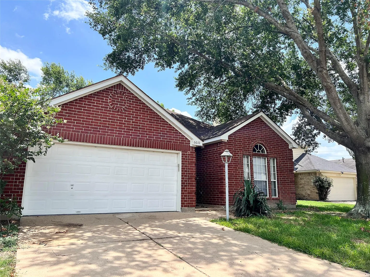 3 bed, 2.0 bath, 1376 sqft, $1,850 — Photo 2