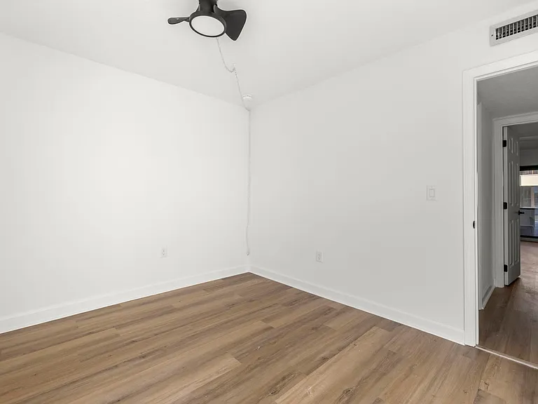 1 Windrush Blvd #19 — Photo 30