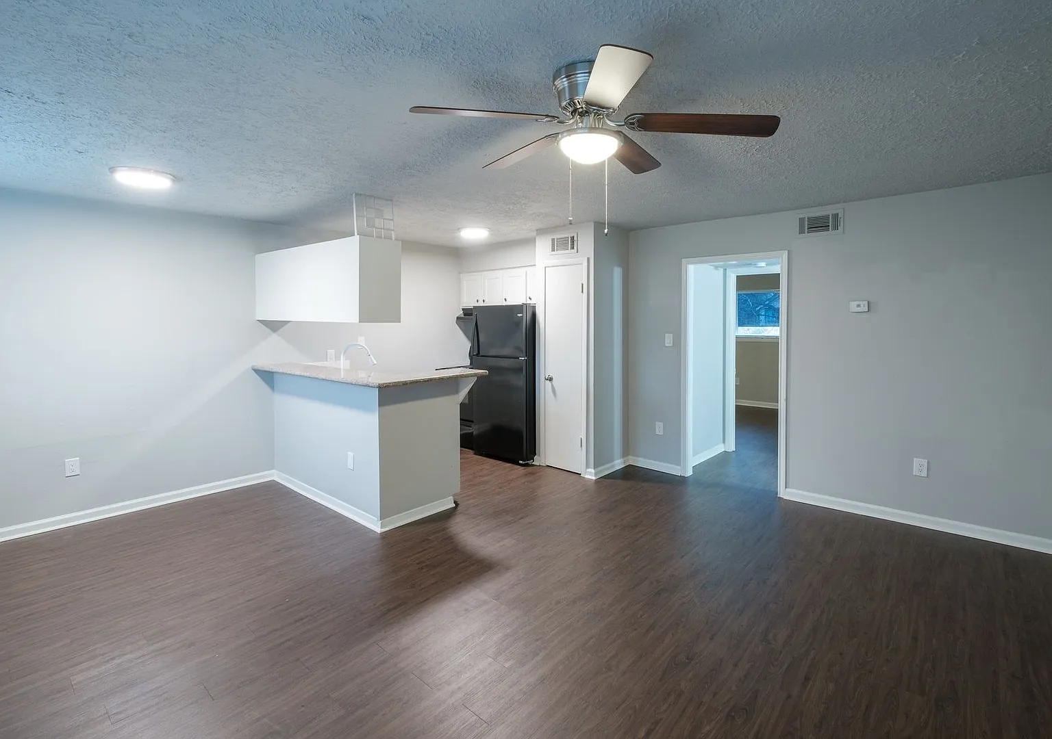 Apartamento recien remodelado / Beautiful recently remodeled apartment. Fast move in bonus! — Photo 1