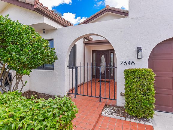 3rd image of 7646 Solimar Circle