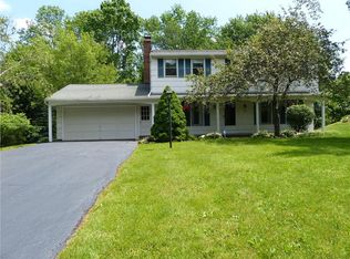 32 Squirrels Heath Rd, Fairport, NY 14450