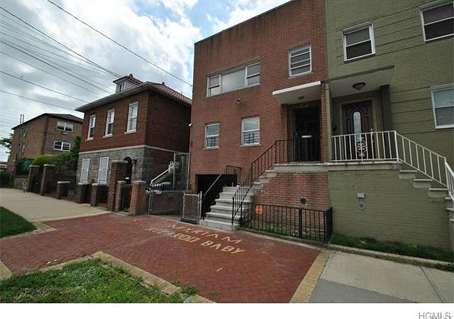 1st image of 2917 Colden Ave